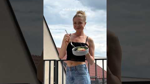 a realistic what I eat in a day, to feel my best this summer