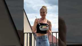 a realistic what I eat in a day, to feel my best this summer